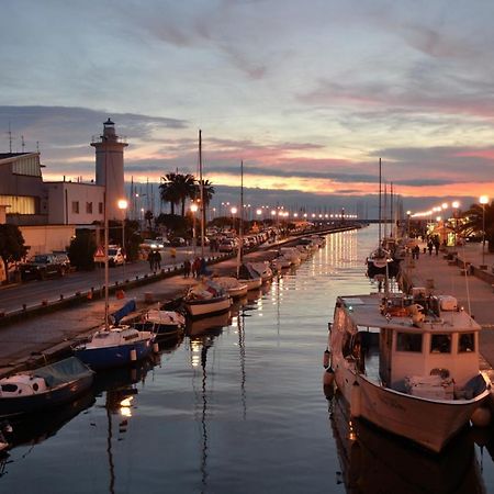 La Piccolina Apartment Viareggio Bagian luar foto
