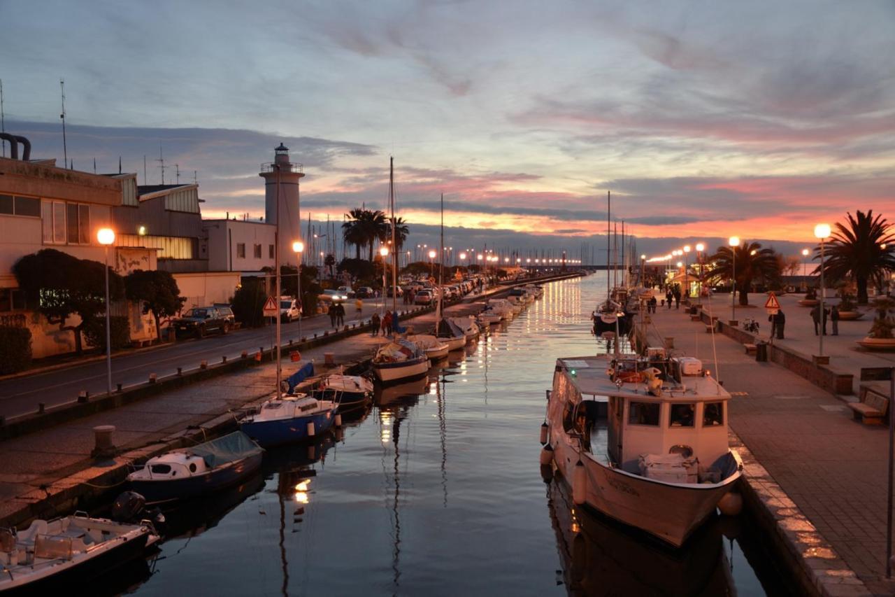 La Piccolina Apartment Viareggio Bagian luar foto